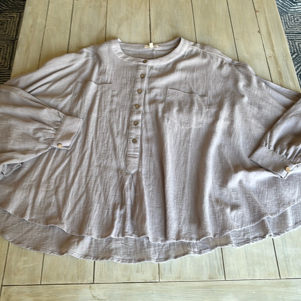 Easel Boutique Gray Lavender Batwing Butterfly Blouse Large
